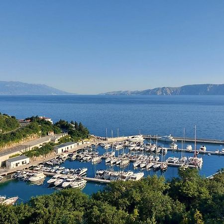 Apartmani Mare Novi Vinodolski Exteriör bild