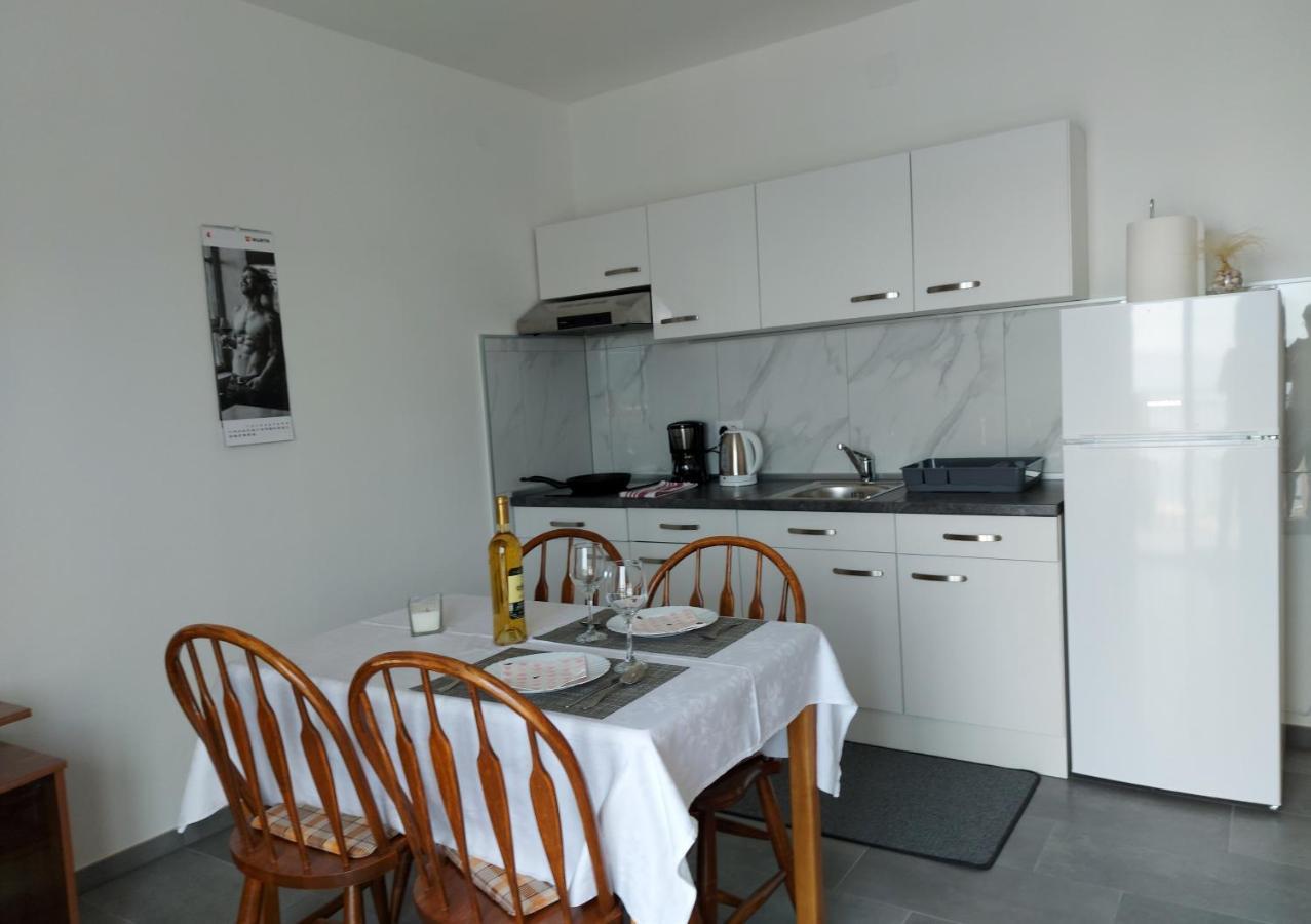 Apartmani Mare Novi Vinodolski Exteriör bild