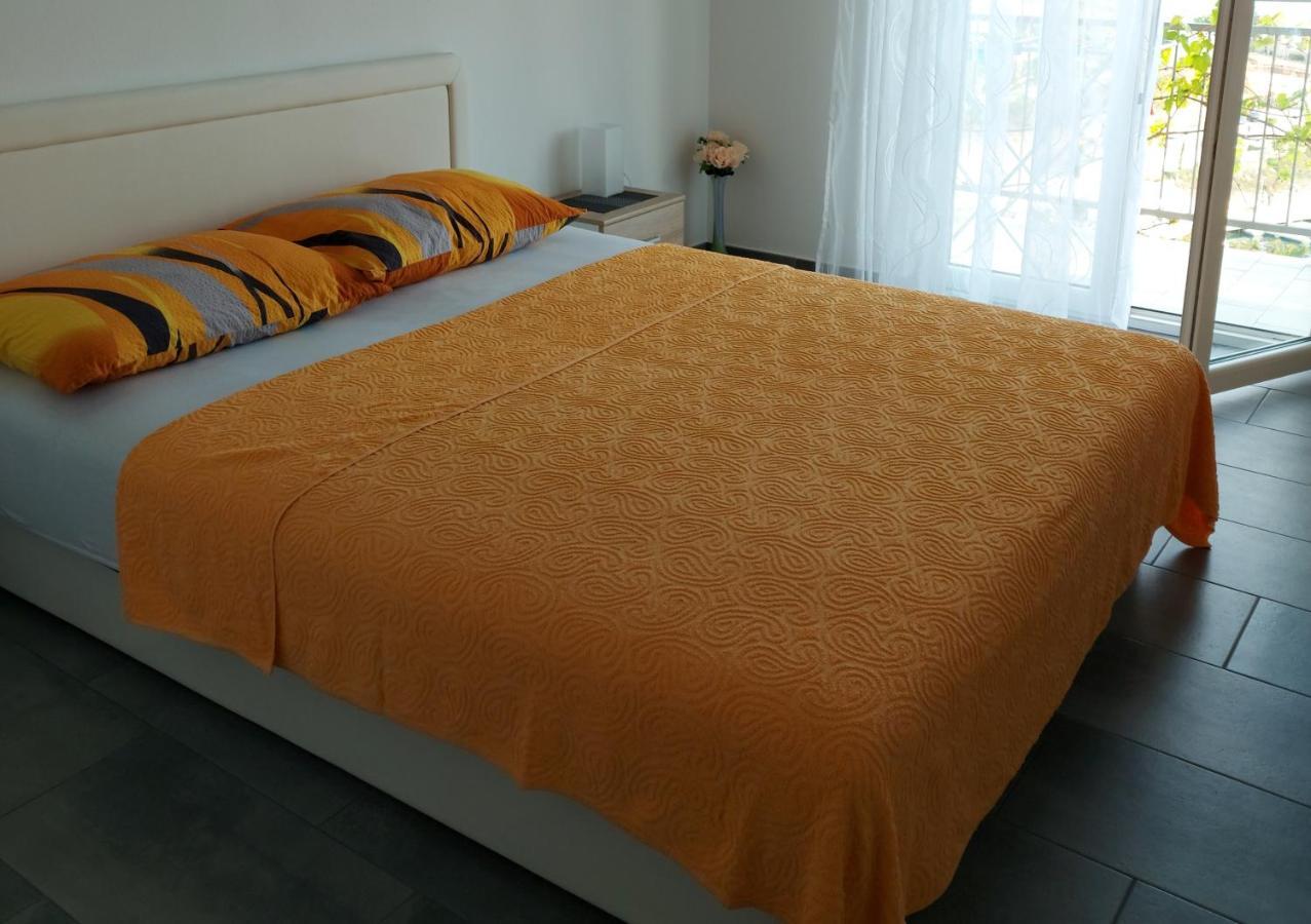 Apartmani Mare Novi Vinodolski Exteriör bild