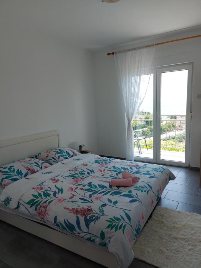 Apartmani Mare Novi Vinodolski Exteriör bild