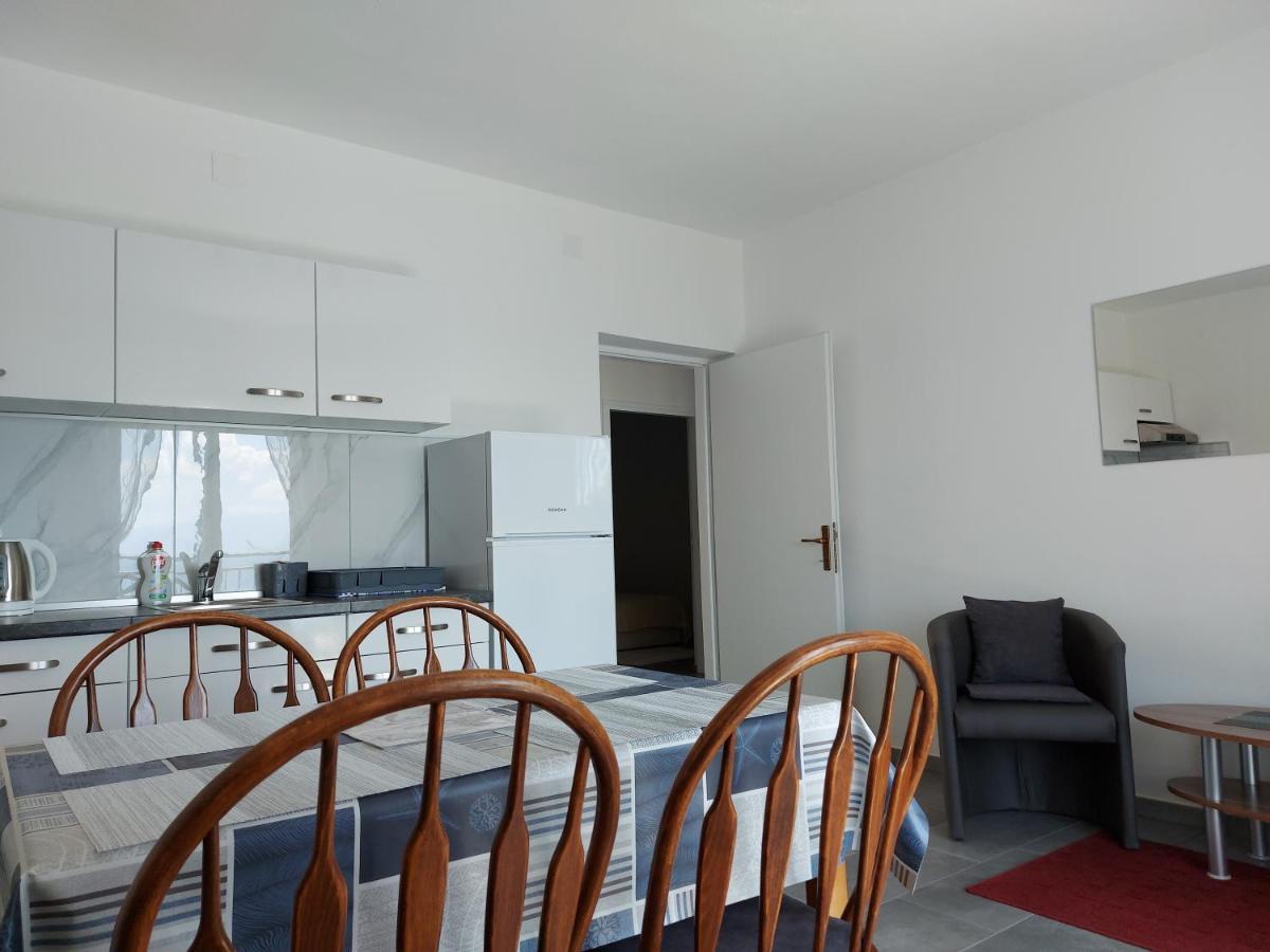 Apartmani Mare Novi Vinodolski Exteriör bild