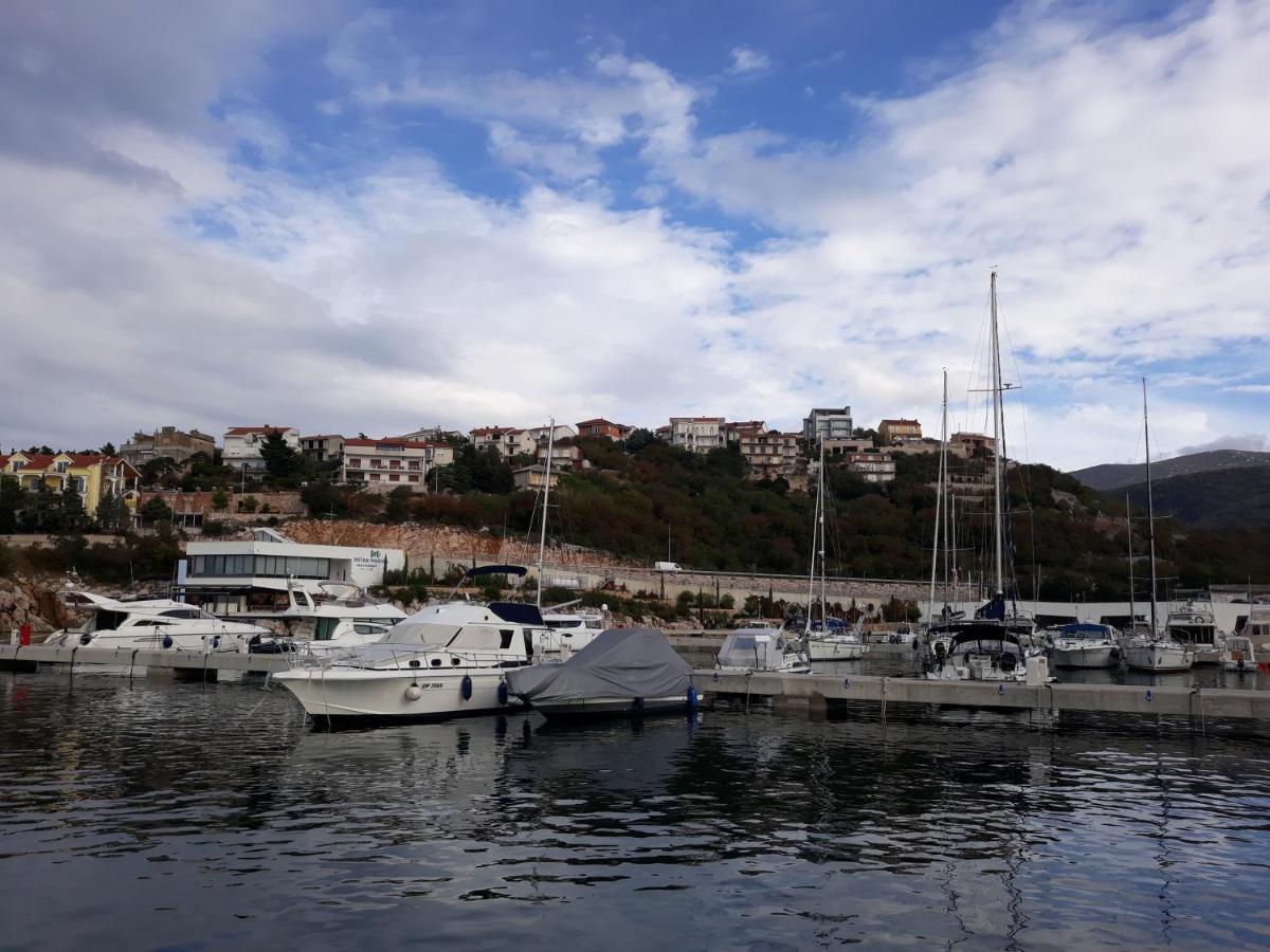Apartmani Mare Novi Vinodolski Exteriör bild